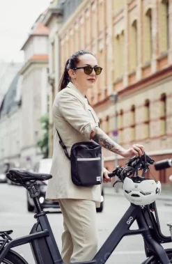 QiO Schultertasche "Pocket Bag Tom" M. Klickfix Adapterplatte -Fahrradzubehör Geschäft 690b14